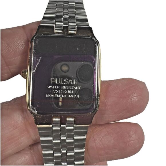 Men's Pulsar rectangular Watch Quartz. Mov't Japan VX32-X154 Gold Black date - Picture 3 of 13